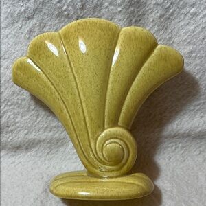 Red Wing Pottery Fan Vase in excellent vintage condition